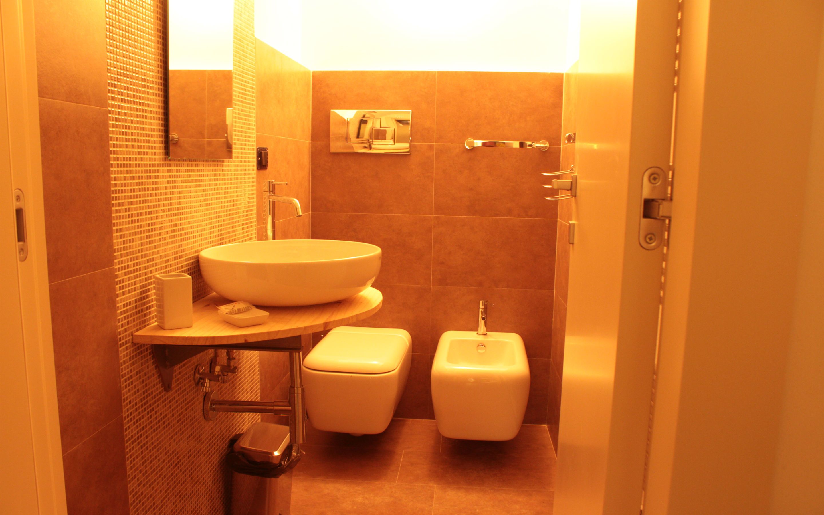 junior suite | bathroom | free toiletries, hair dryer, bathrobes, bidet