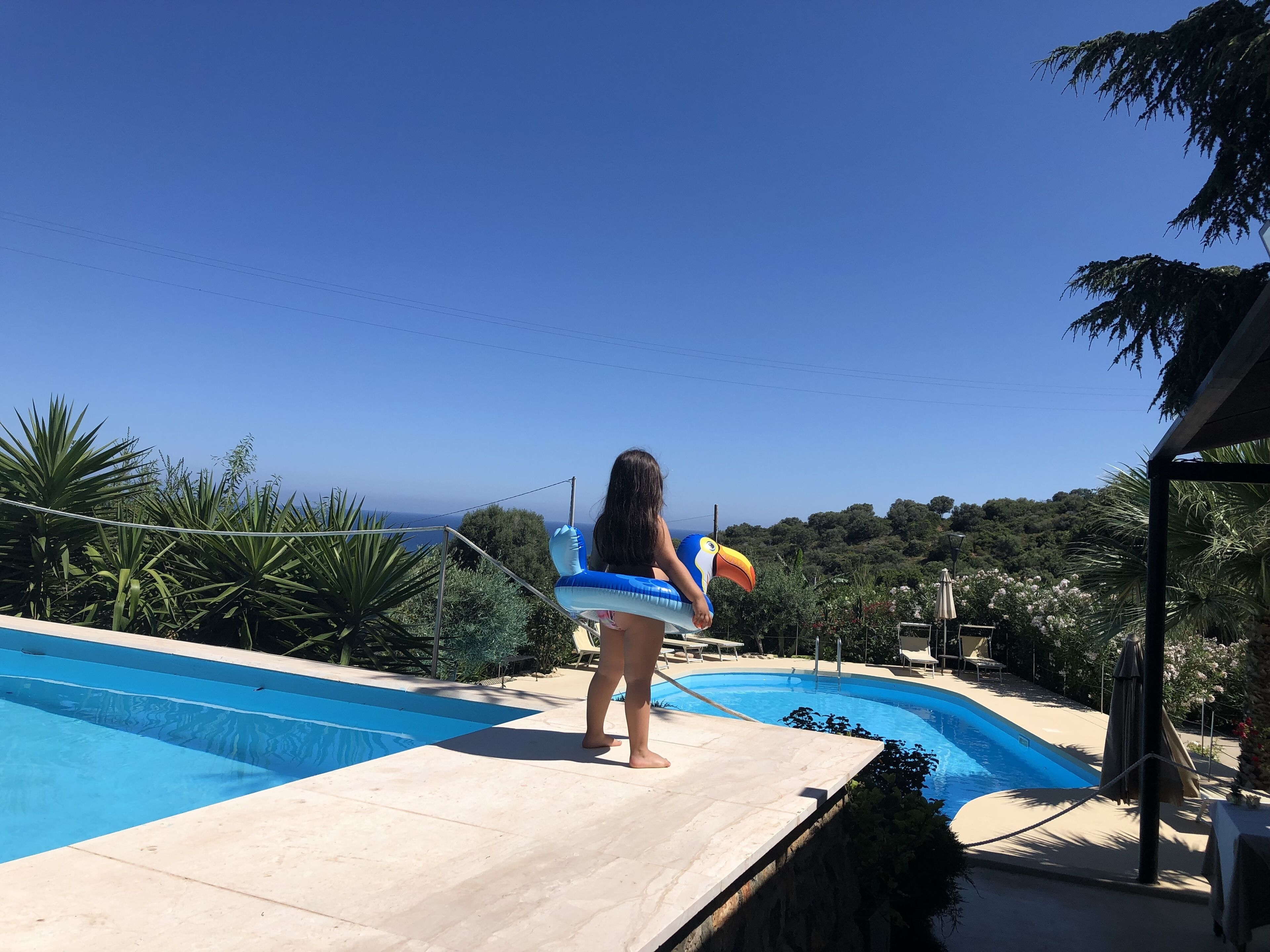 حمّام سباحة خارجي موسمي