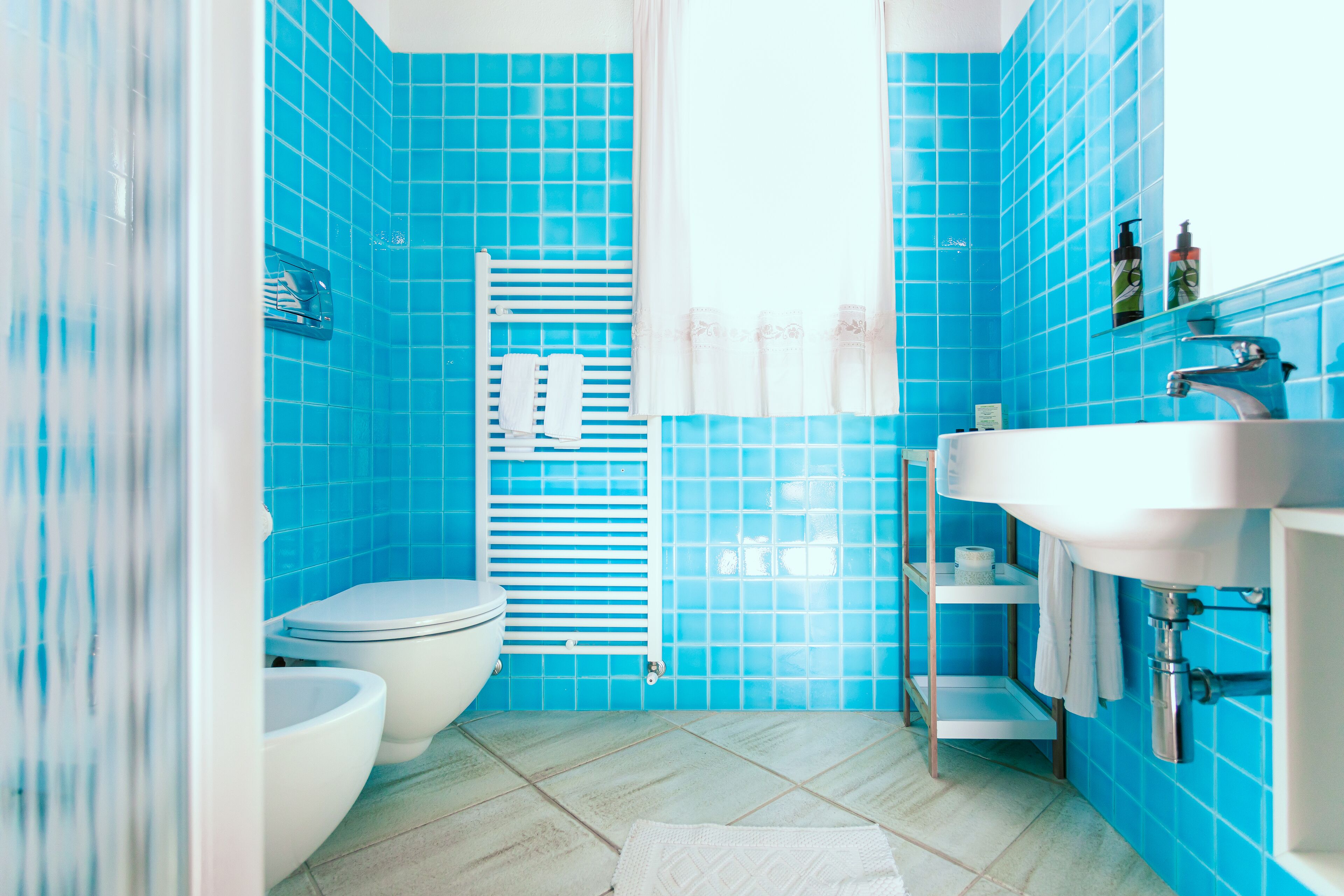 standard double room, sea view | bathroom | free toiletries, hair dryer, bidet, towels