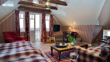 Family Room | Individually decorated, individually furnished, cots/infant beds