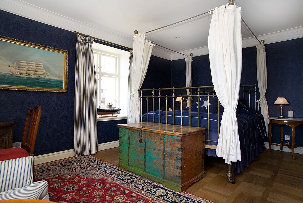 family room | 1 bedroom, individually decorated, individually furnished