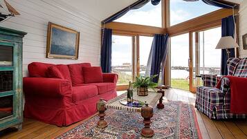 Suite (Sjövillan) | Living area | TV