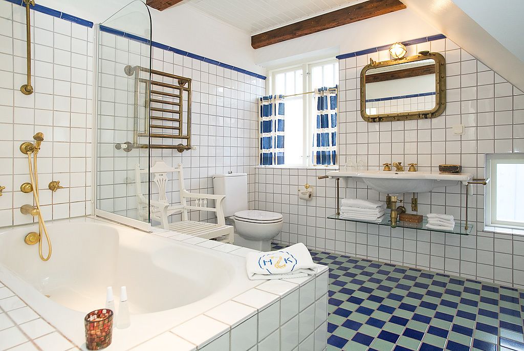 family room | bathroom | free toiletries, hair dryer, towels