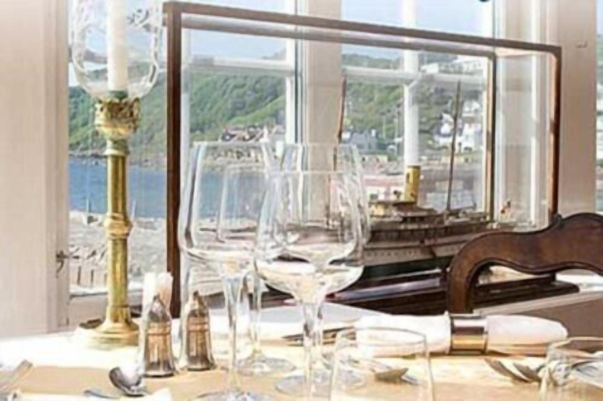 2 restaurants, lunch, dinner served; scandinavian cuisine