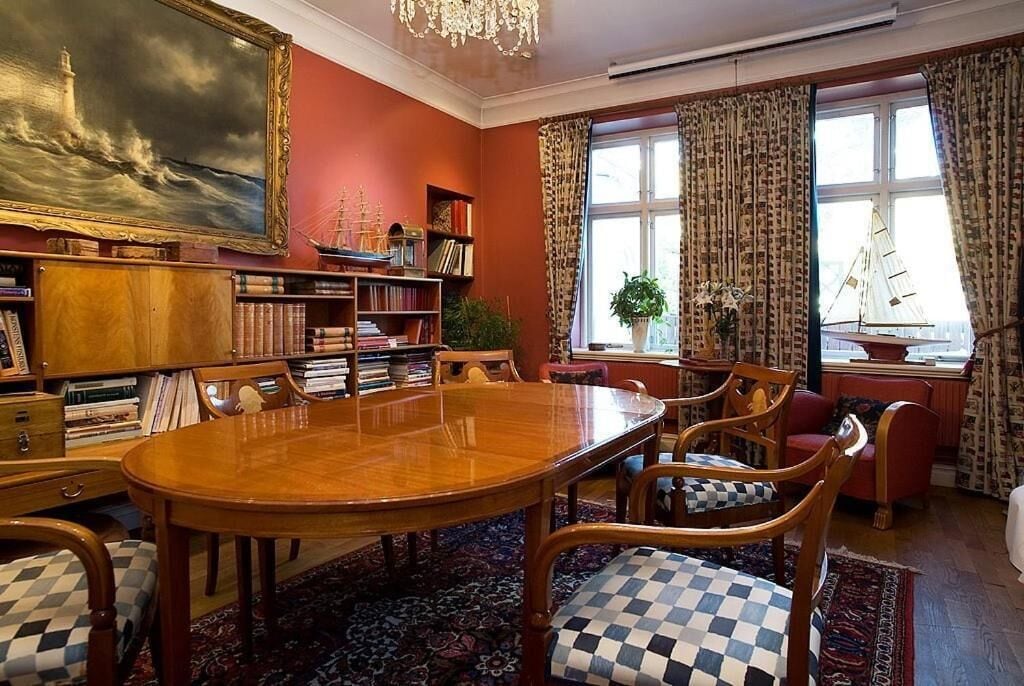 2 restaurants, lunch, dinner served; scandinavian cuisine