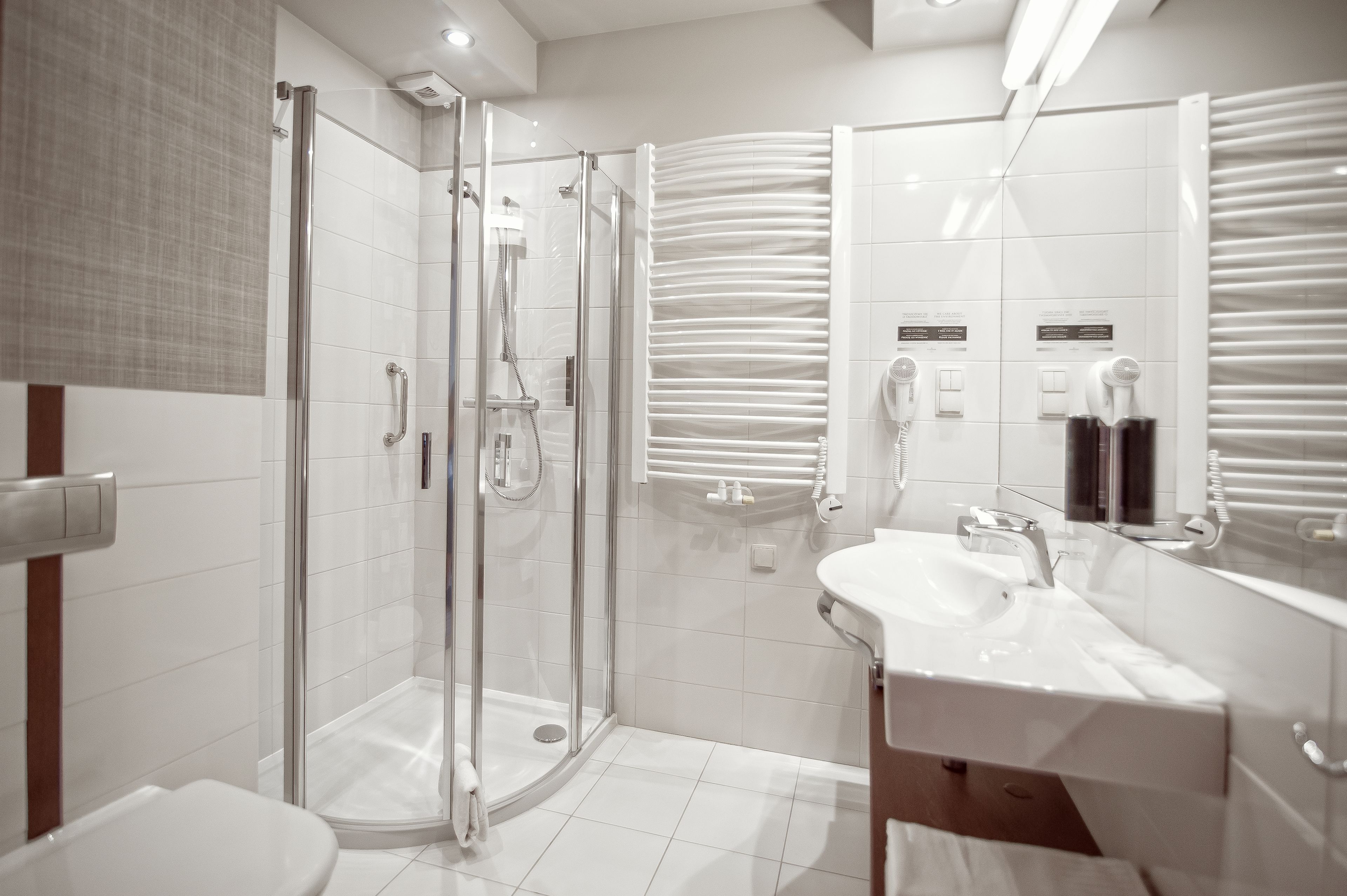 classic double room | bathroom | free toiletries, hair dryer, towels