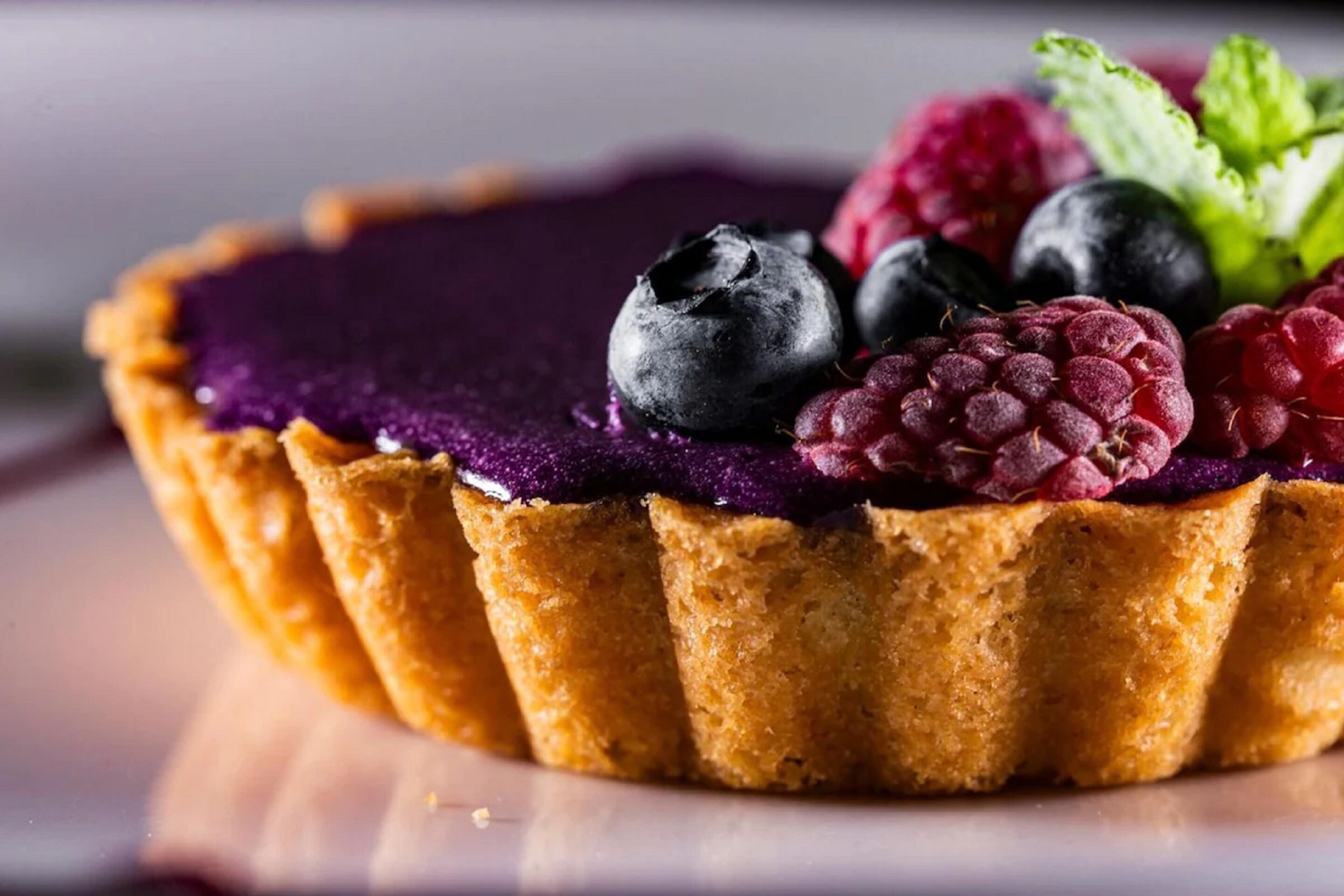 breakfast, lunch, dinner served; international cuisine