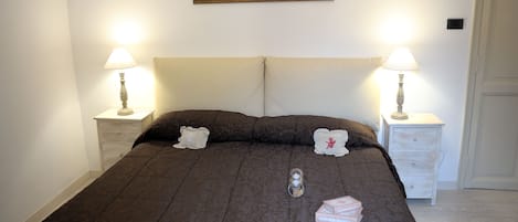 Ylelliset vuodevaatteet, untuvapeitot, pillowtop-patjalliset sängyt