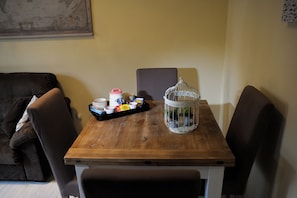 Luxury Apartment, 3 Bedrooms | Premium bedding, down comforters, pillowtop beds, in-room safe - Aquarius Inn (Rome)