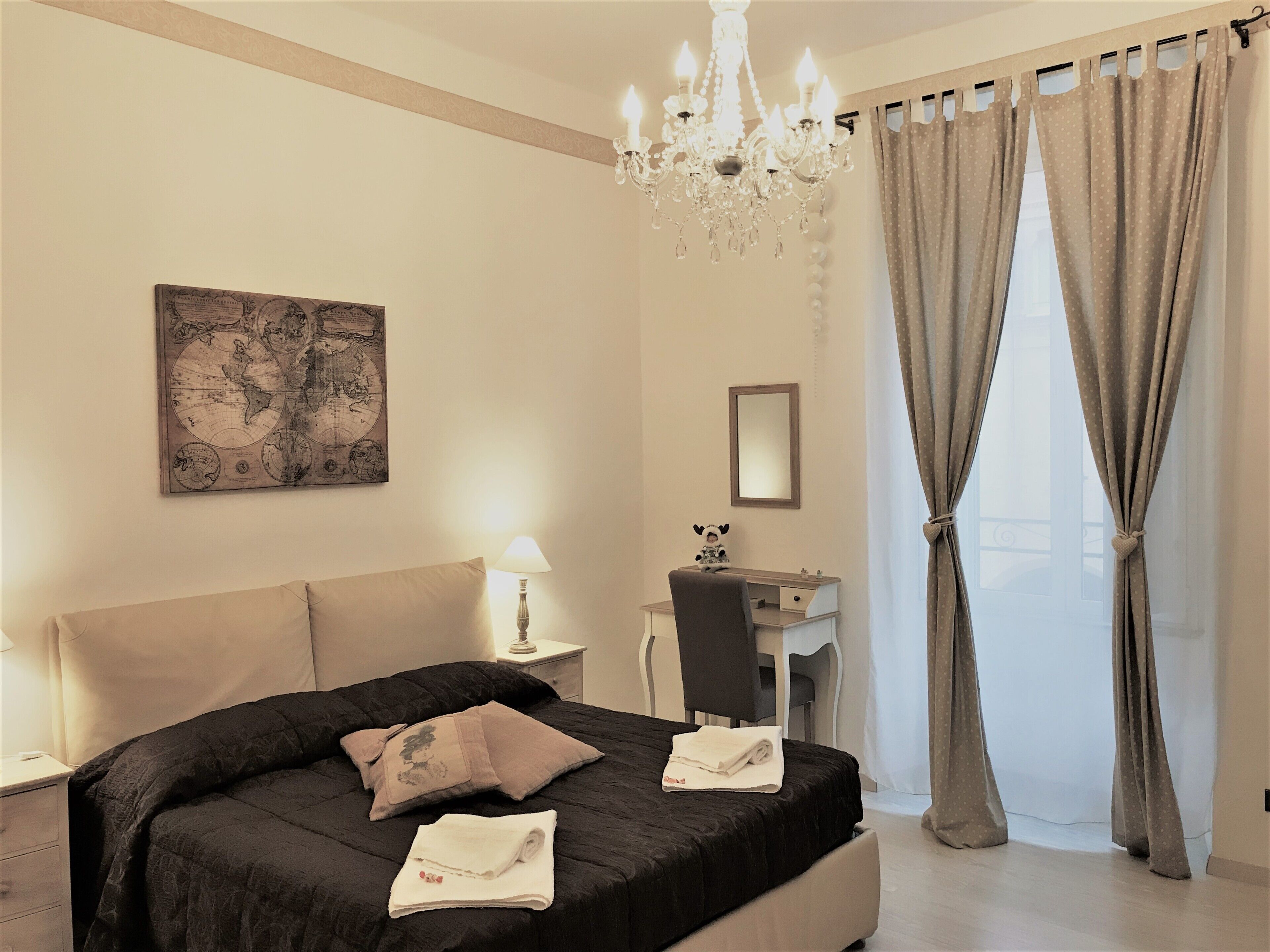 Departamento de lujo, 3 habitaciones | Ropa de cama de alta calidad, edredón y camas con pillow-top 