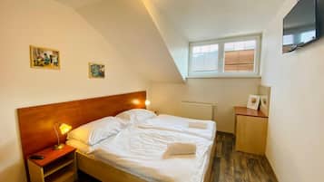 Desk, cribs/infant beds, free WiFi