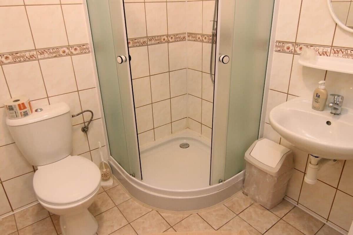 Free toiletries, towels, soap, toilet paper