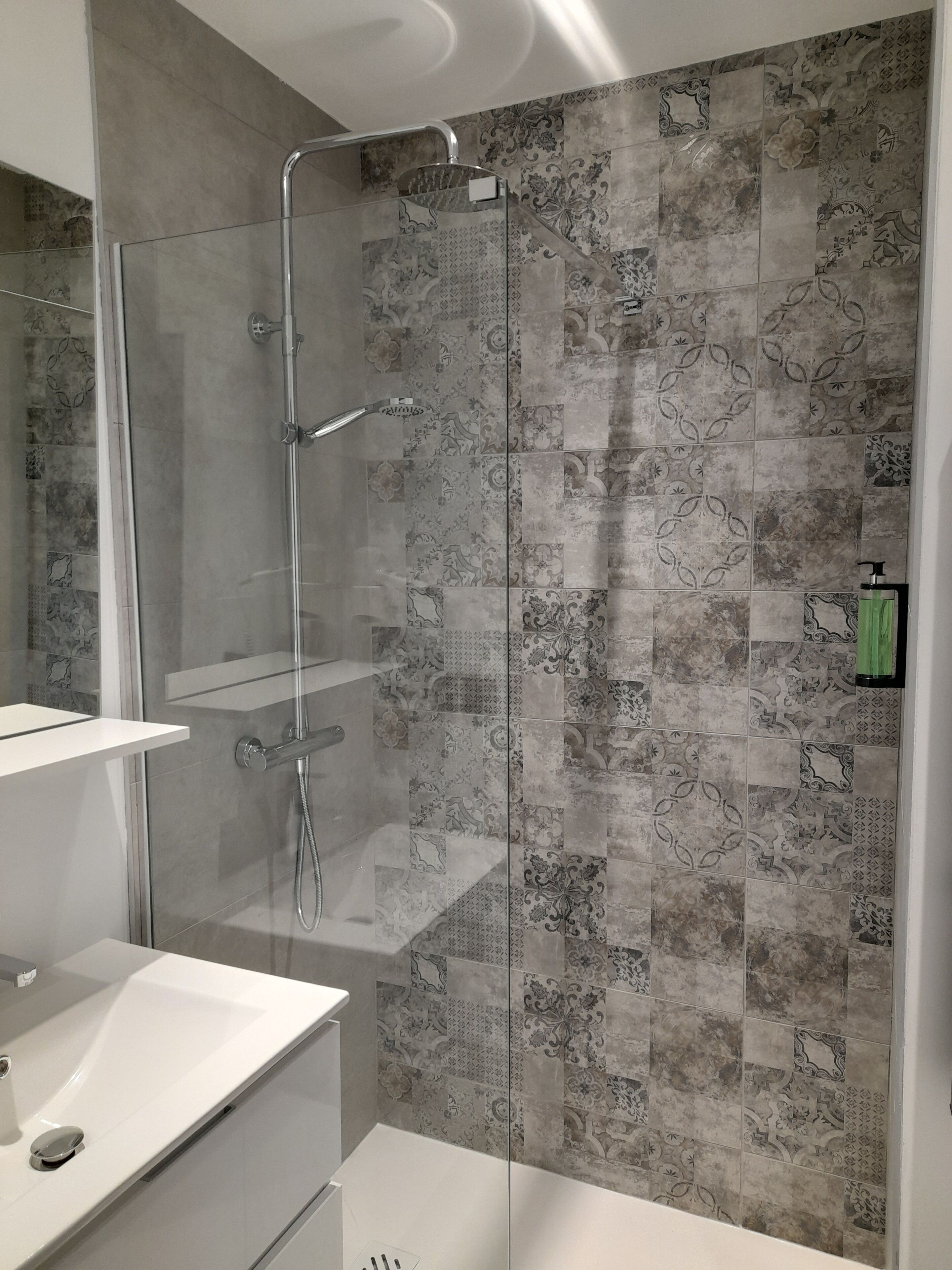 Dusj, toalettartikler (inkludert), håndklær og såpe