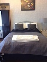 Family Room, Ensuite (Room 2)