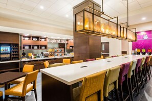 Free continental breakfast on weekdays