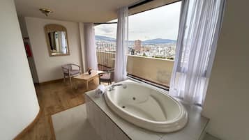 Suite Présidentielle | 1 chambre, coffres-forts dans les chambres, ameublement personnalisé