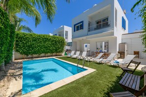 Seasonal outdoor pool, pool umbrellas, sun loungers
