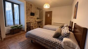 Twin Room, Accessible | Premium bedding, desk, laptop workspace, blackout drapes