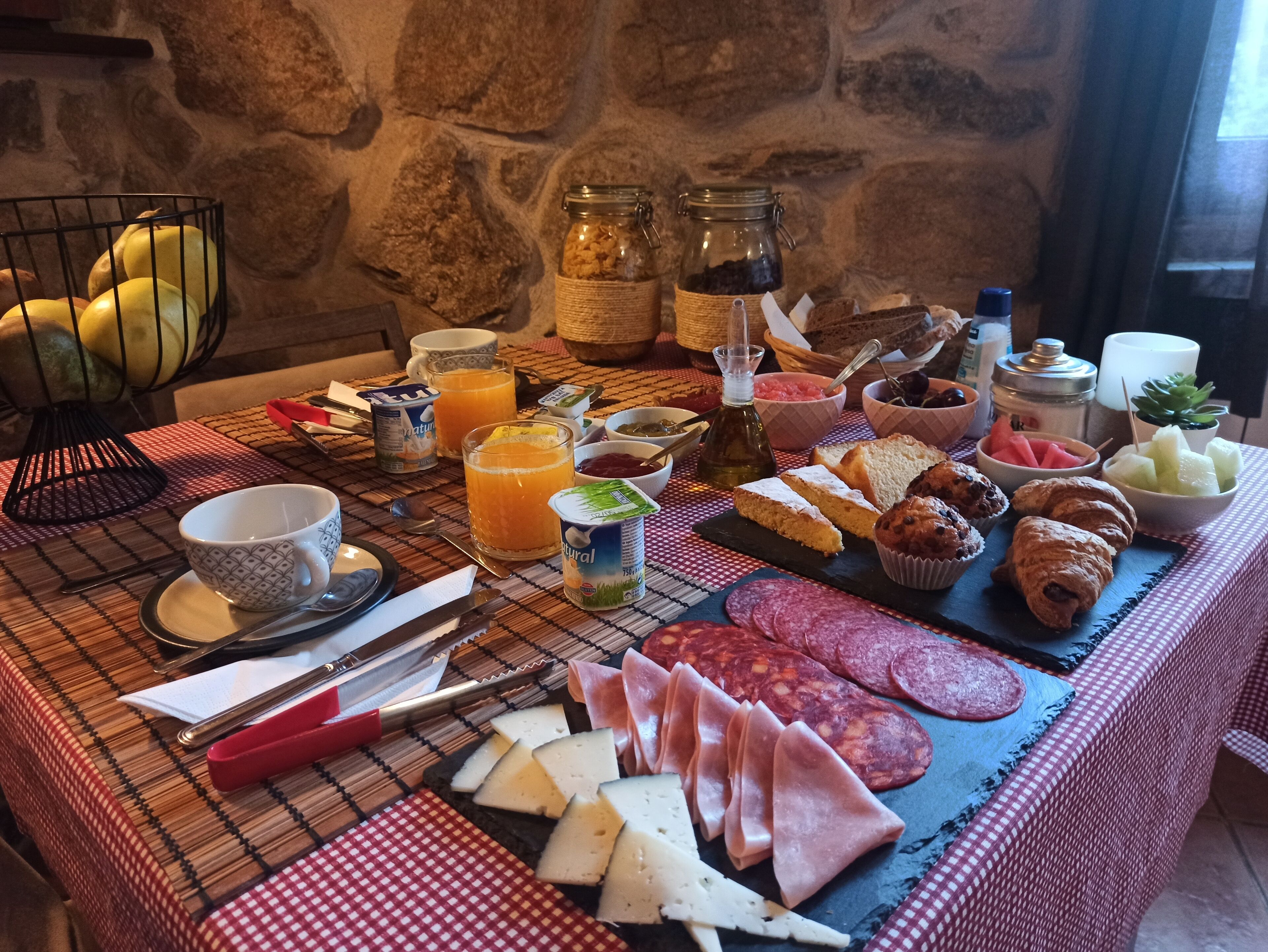 Desayuno completo (EUR 7 por persona) 