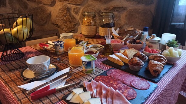 Desayuno completo todos los días (con cargo)