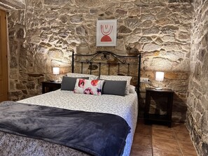 Habitación doble, vistas a la montaña | Ropa de cama de alta calidad y escritorio