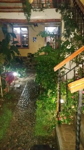 Indoor wedding - Wayras Hostal (Ollantaytambo)