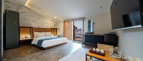 Dono Oriental Suite - Fortress Wall View