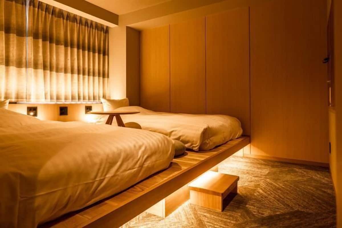 Minibar, cortinas blackout, wifi gratis y ropa de cama