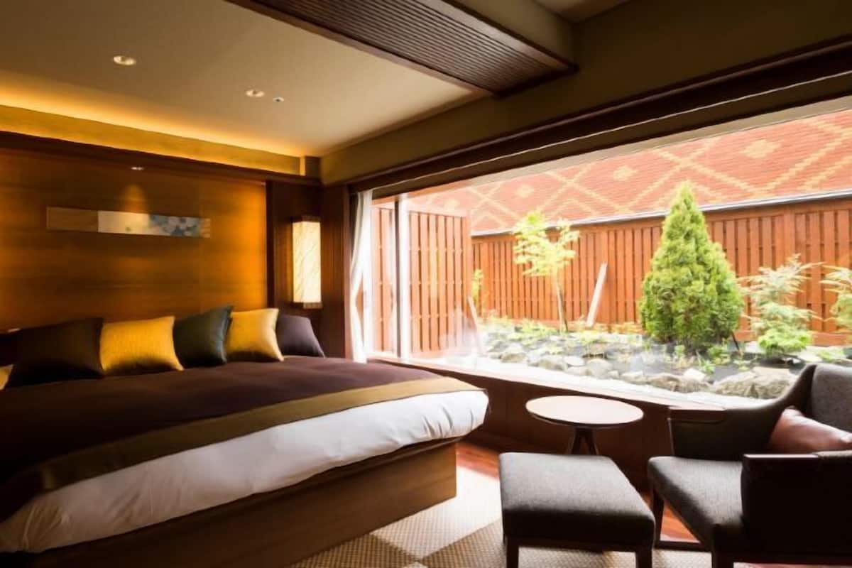Minibar, cortinas blackout, wifi gratis y ropa de cama