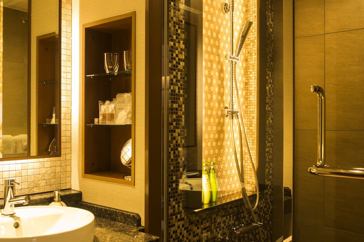 1 bedroom, minibar, blackout curtains, free wifi