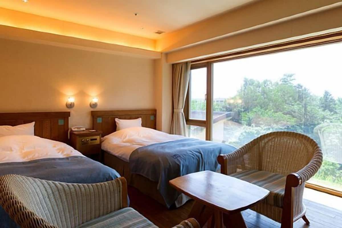 Minibar, cortinas blackout, wifi gratis y ropa de cama
