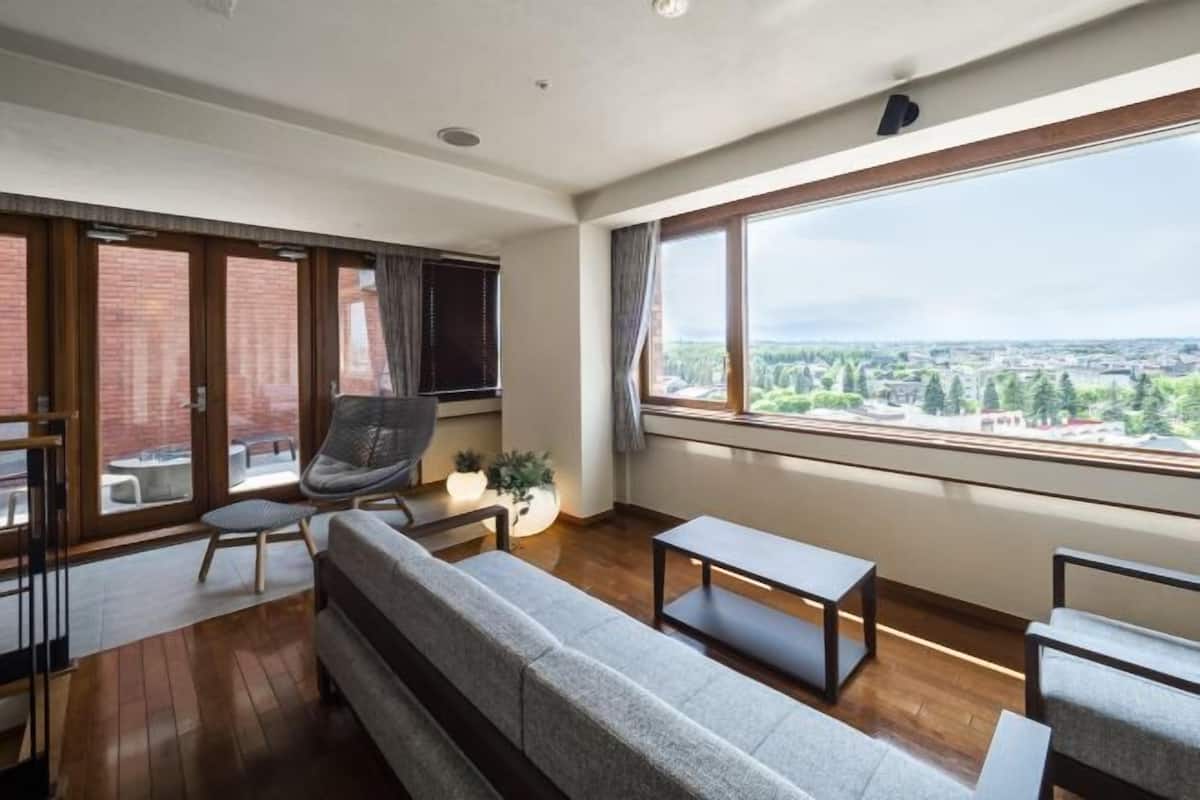 Minibar, cortinas blackout, wifi gratis y ropa de cama