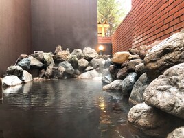 사우나, 온천/광천수 온천