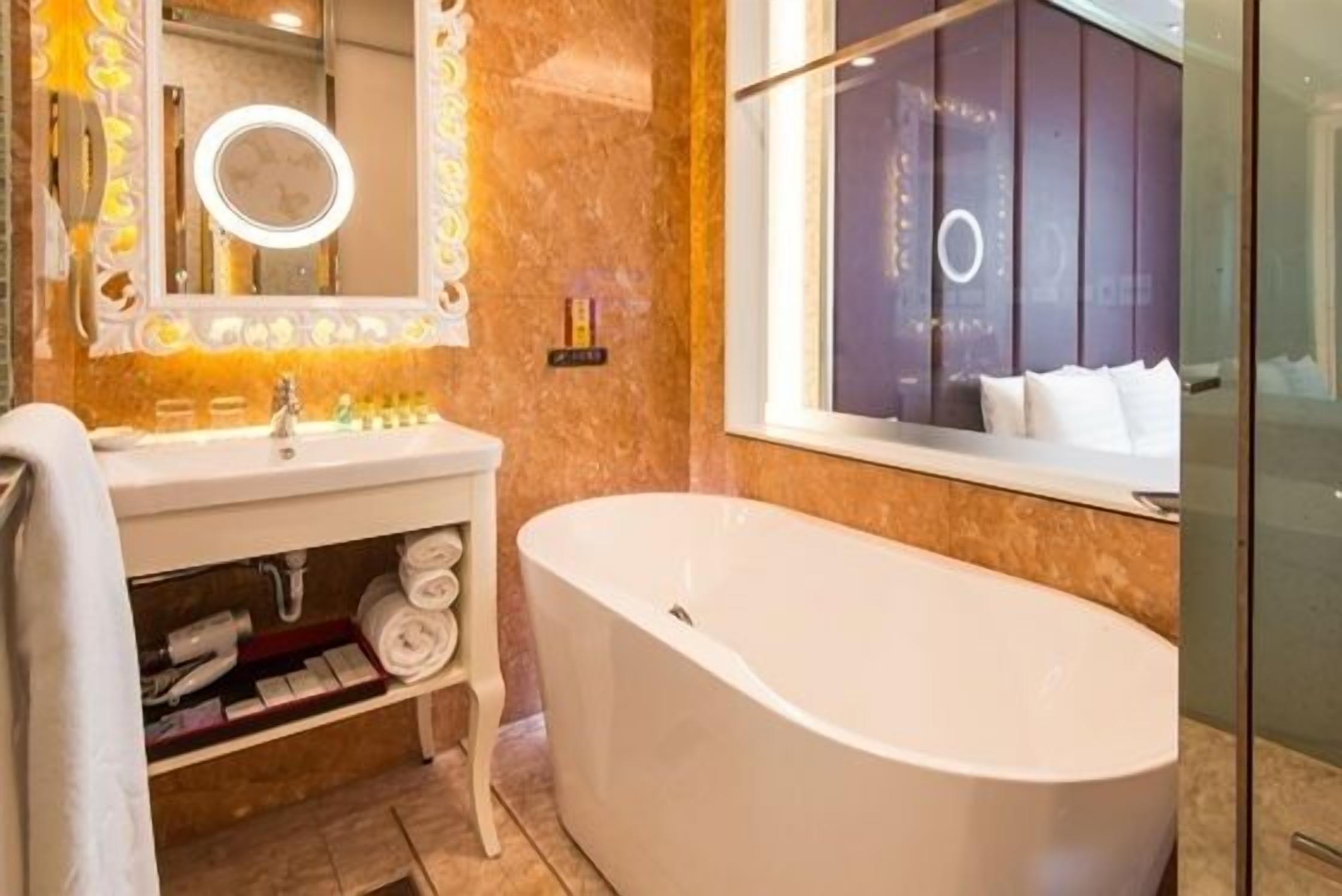 separate bathtub and shower, hair dryer, towels