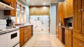 Panoramic House, Multiple Bedrooms, Valley View, Garden Area | Private kitchen | Fridge, microwave, coffee/tea maker