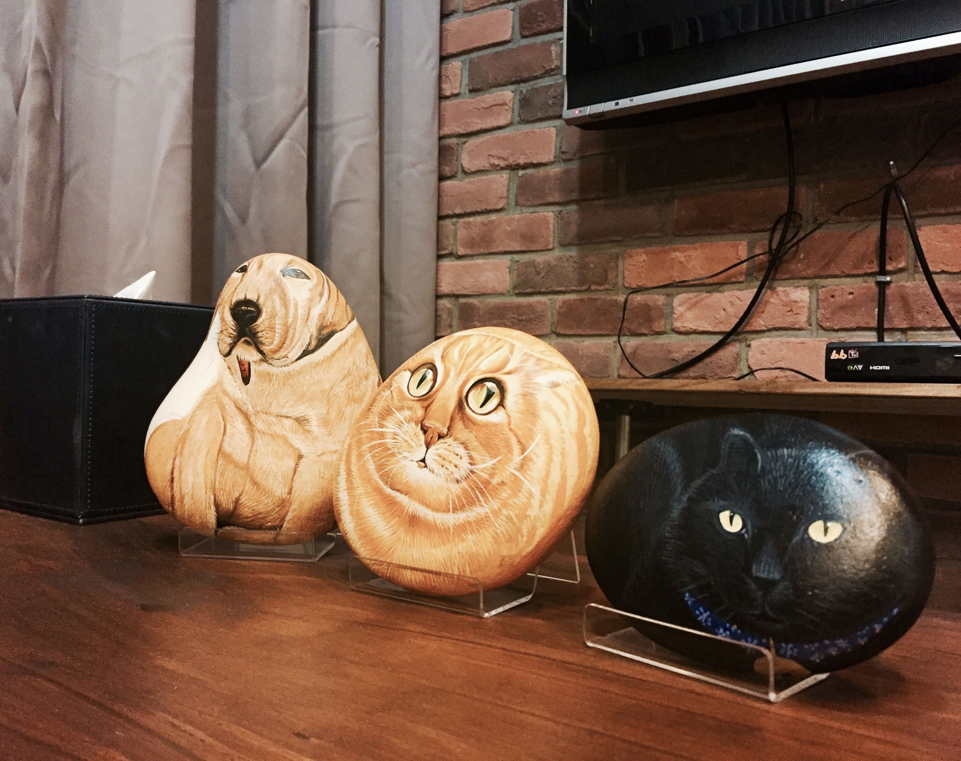 deluxe double room | living area | lcd tv