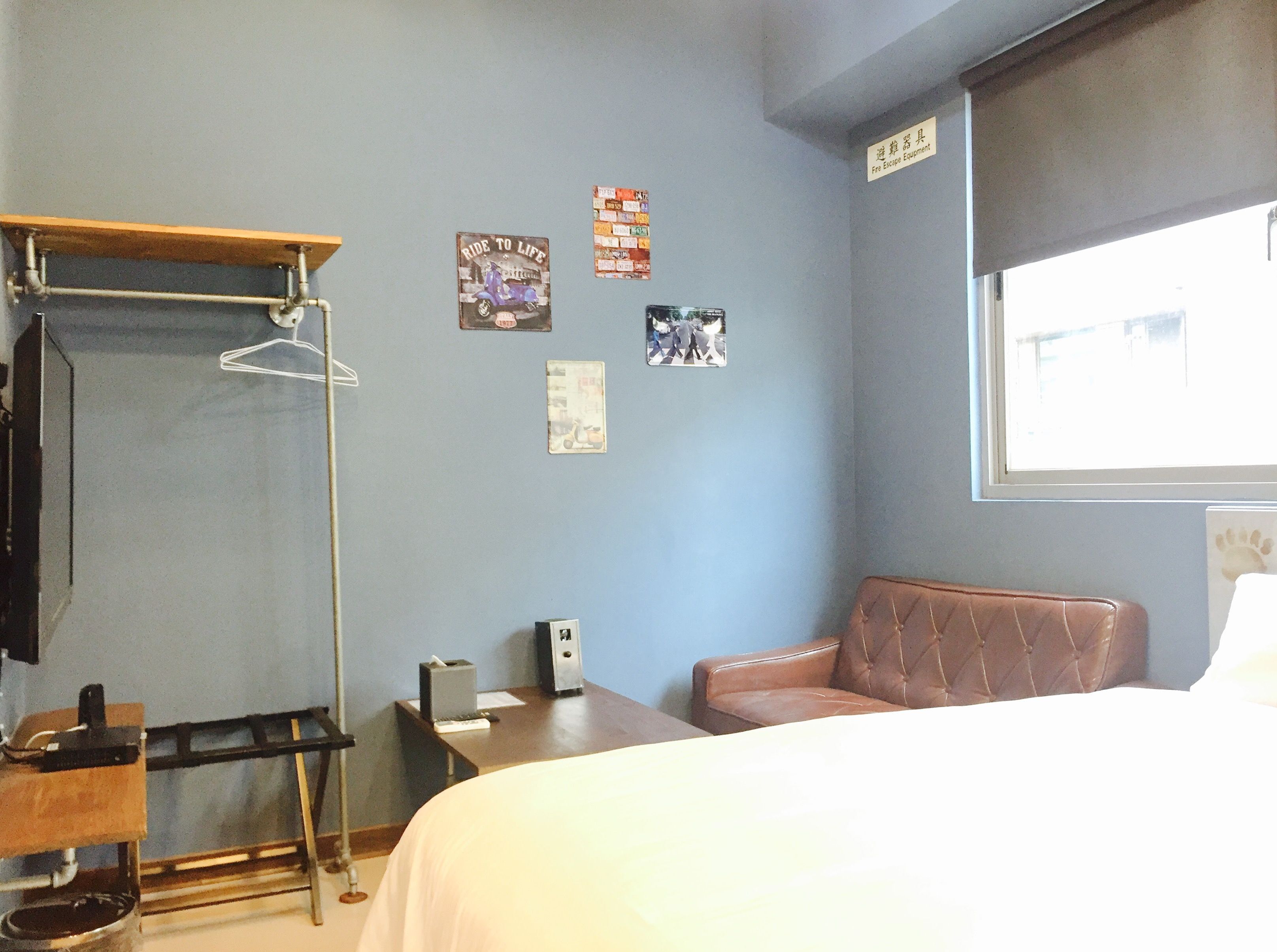 deluxe triple room | living area | lcd tv