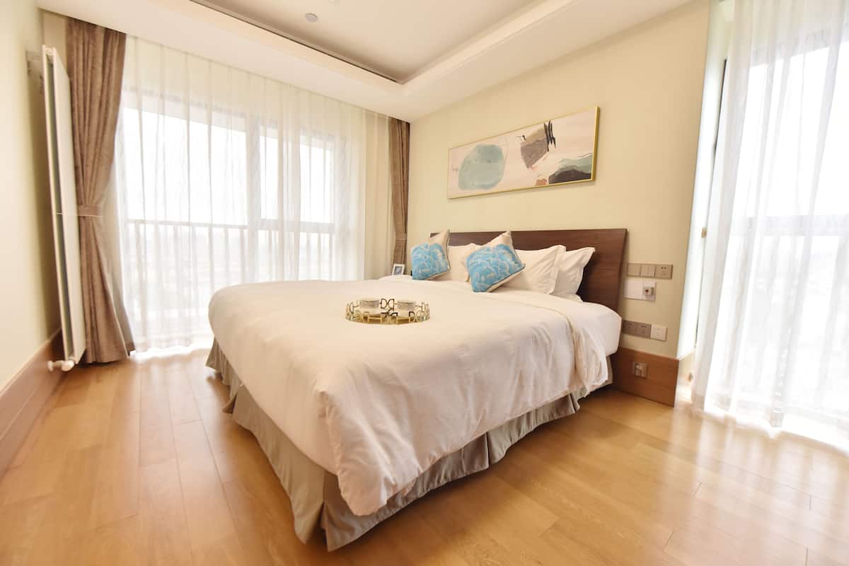 1 habitación, edredón y caja de seguridad en la habitación