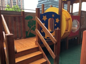 Área de juegos infantiles al aire libre