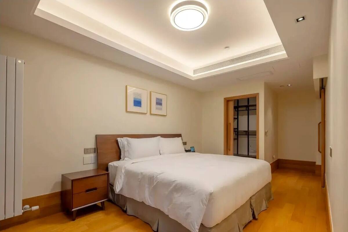 1 dormitorio, edredones de plumas, caja fuerte y cortinas opacas