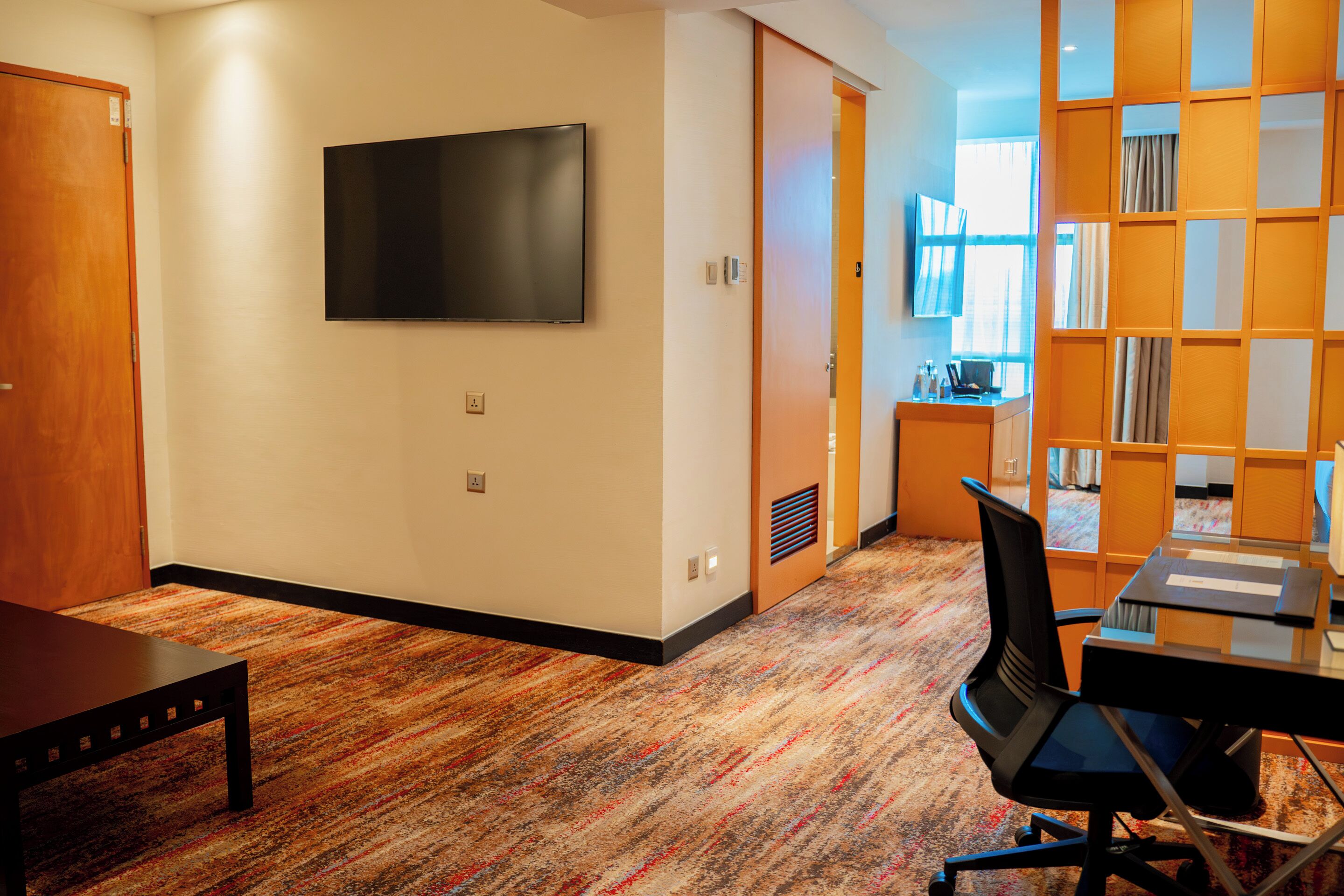 premium bedding, minibar, in-room safe, desk