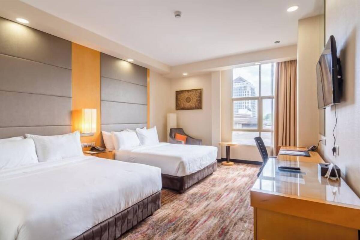 Premium bedding, minibar, in-room safe, desk
