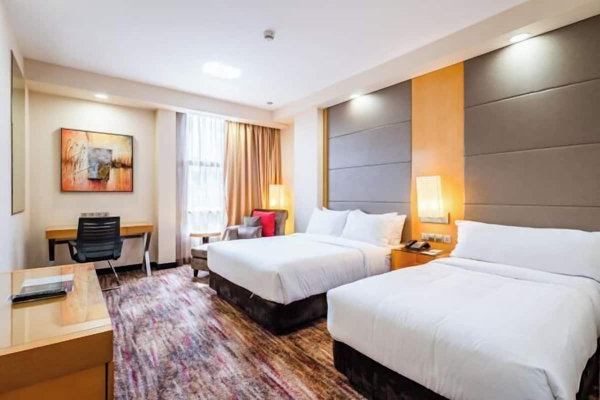 Premium bedding, minibar, in-room safe, desk