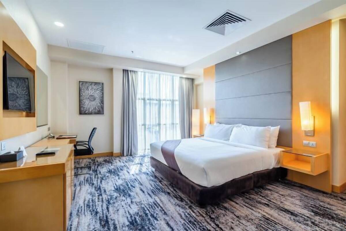 Premium bedding, minibar, in-room safe, desk