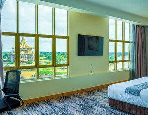 Premium bedding, minibar, in-room safe, desk