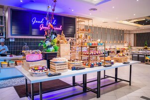 Breakfast, lunch and dinner served