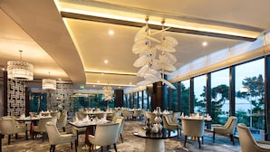 Unclassified image, 5 of 56, button - Grand Bay Hotel Zhuhai (Zhuhai)