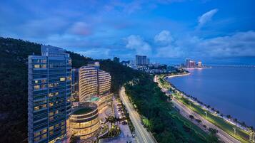 Grand Palace Deluxe Sea View Room With King Size Bed | Minibar, in-room safe, desk, blackout curtains