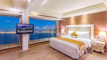 Grand Palace Deluxe Sea View Room With King Size Bed | Minibar, in-room safe, desk, blackout curtains