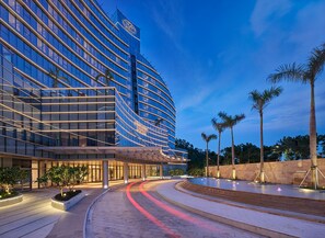Property entrance - Grand Bay Hotel Zhuhai (Zhuhai)